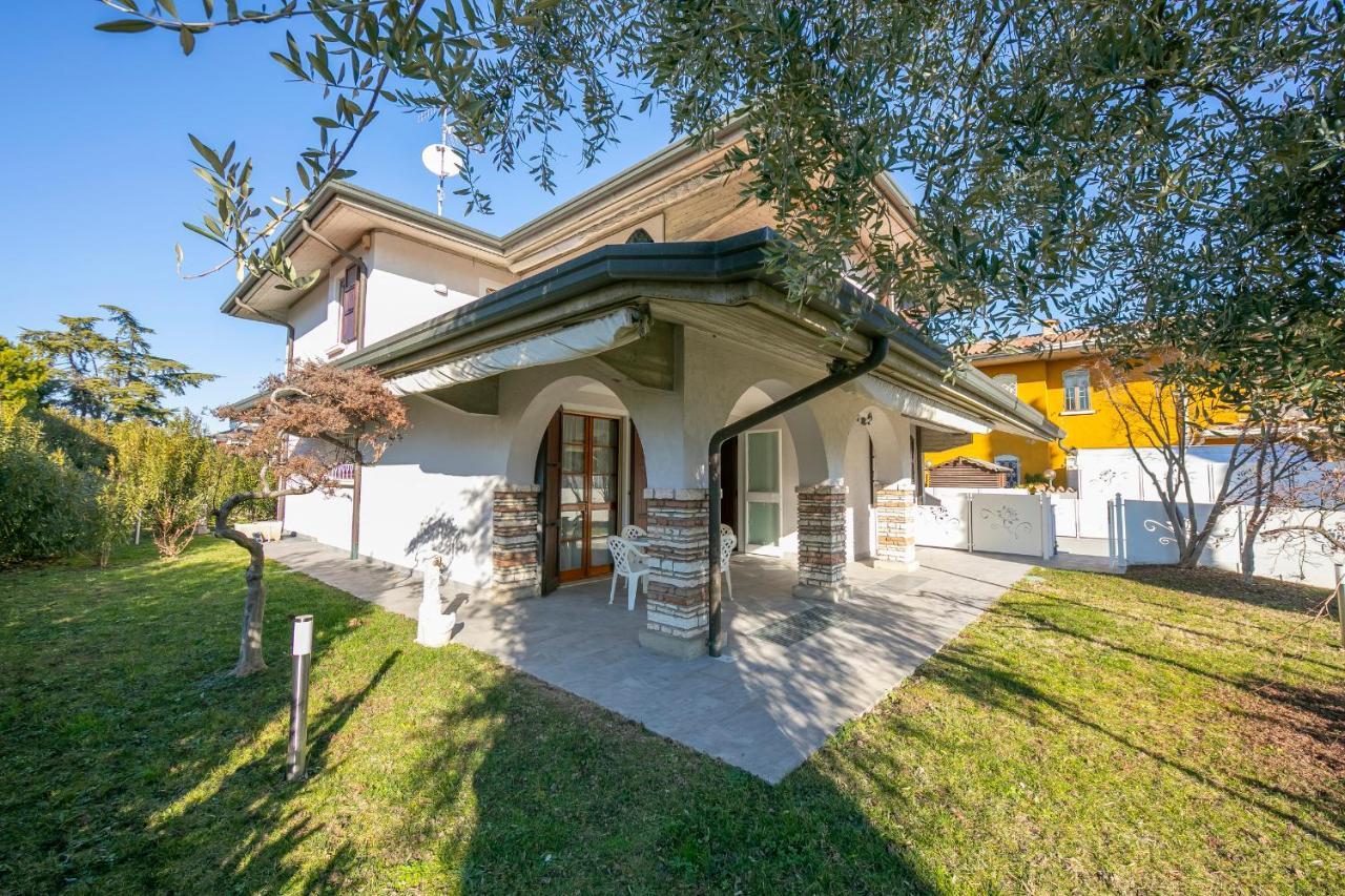סירמיונה Villa Fiorita Apartments - Happy Rentals מראה חיצוני תמונה
