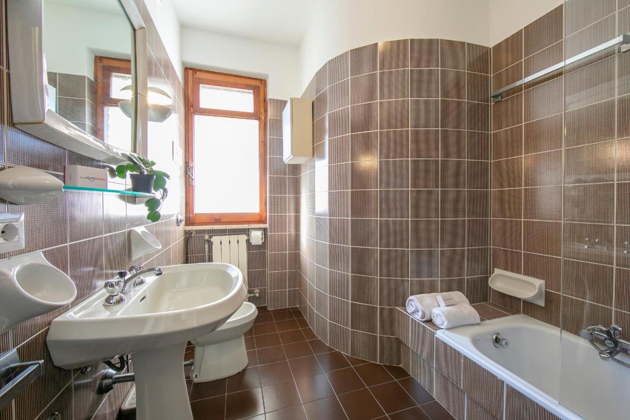 סירמיונה Villa Fiorita Apartments - Happy Rentals מראה חיצוני תמונה