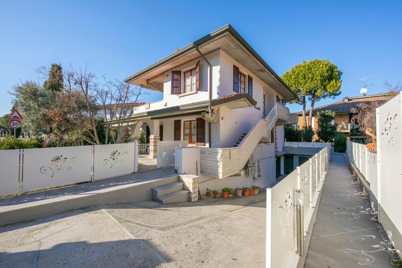 סירמיונה Villa Fiorita Apartments - Happy Rentals מראה חיצוני תמונה