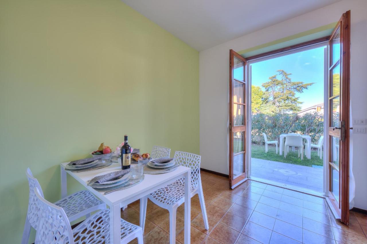 סירמיונה Villa Fiorita Apartments - Happy Rentals מראה חיצוני תמונה